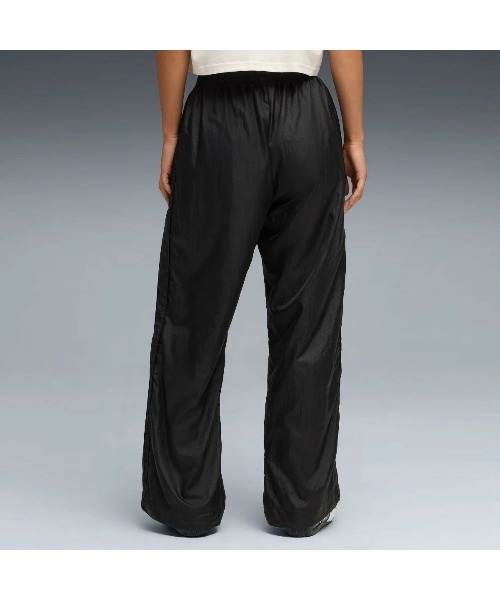 PUMA（プーマ）の「PUMA PUMA x ROSE T7 RELAXED TRACK PANTS WV（プーマ プーマ x ロゼ T7 リラックスド トラック パンツ WV）（スウェットパンツ・レディース・シルバー系/ブラック系・SMALL/LARGE/MEDIUM）」の5枚目の写真