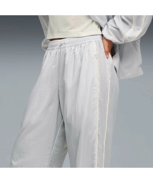 PUMA（プーマ）の「PUMA PUMA x ROSE T7 RELAXED TRACK PANTS WV（プーマ プーマ x ロゼ T7 リラックスド トラック パンツ WV）（スウェットパンツ・レディース・シルバー系/ブラック系・SMALL/LARGE/MEDIUM）」の12枚目の写真