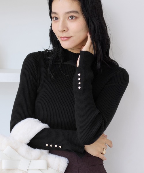 VIS（ビス）の「【美得】スリーブ釦アクセントリブニット/WEB限定FSサイズ・静電気防止（ニット/セーター・レディース・グレー/オフホワイト/ブラック/ホワイト系その他5/サックスブルー/レッド/キナリ/ブラウン系その他2・FS/FREE）」の5枚目の写真
