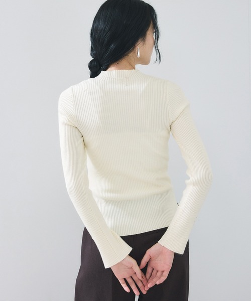 VIS（ビス）の「【美得】スリーブ釦アクセントリブニット/WEB限定FSサイズ・静電気防止（ニット/セーター・レディース・グレー/オフホワイト/ブラック/ホワイト系その他5/サックスブルー/レッド/キナリ/ブラウン系その他2・FS/FREE）」の19枚目の写真