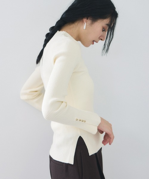 VIS（ビス）の「【美得】スリーブ釦アクセントリブニット/WEB限定FSサイズ・静電気防止（ニット/セーター・レディース・グレー/オフホワイト/ブラック/ホワイト系その他5/サックスブルー/レッド/キナリ/ブラウン系その他2・FS/FREE）」の18枚目の写真