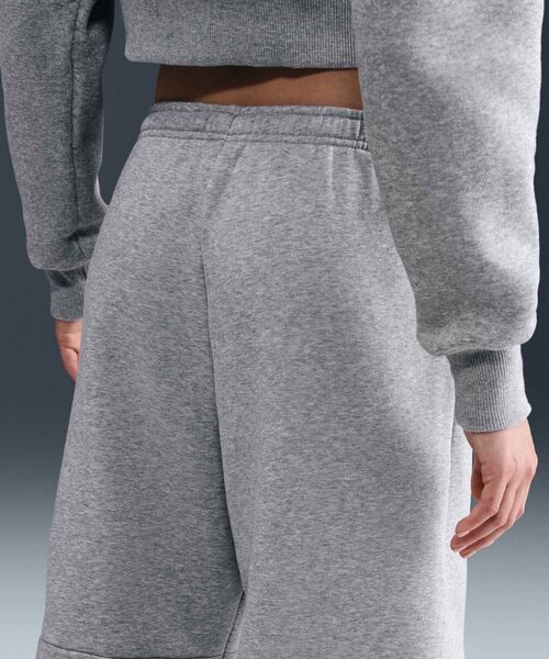 NIKE(ナイキ)の「ナイキ スポーツウェア フェニックス フリース ウィメンズ ルーズ ミッドライズ バレルパンツ / Nike Sportswear Phoenix Fleece Women's Loose Mid-Rise Barrel Pants IM7475-063 Dark Grey Heather(スウェットパンツ・レディース・グレー系その他・M/XL/L/XS/S)」の10枚目の写真