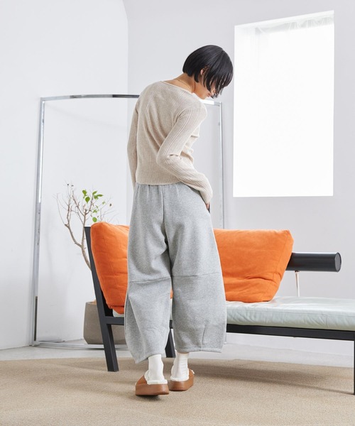 NIKE(ナイキ)の「ナイキ スポーツウェア フェニックス フリース ウィメンズ ルーズ ミッドライズ バレルパンツ / Nike Sportswear Phoenix Fleece Women's Loose Mid-Rise Barrel Pants IM7475-063 Dark Grey Heather(スウェットパンツ・レディース・グレー系その他・M/XL/L/XS/S)」の3枚目の写真