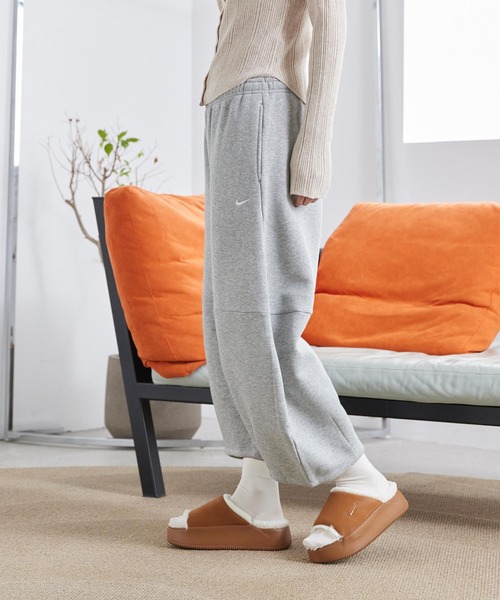 NIKE(ナイキ)の「ナイキ スポーツウェア フェニックス フリース ウィメンズ ルーズ ミッドライズ バレルパンツ / Nike Sportswear Phoenix Fleece Women's Loose Mid-Rise Barrel Pants IM7475-063 Dark Grey Heather(スウェットパンツ・レディース・グレー系その他・M/XL/L/XS/S)」の4枚目の写真