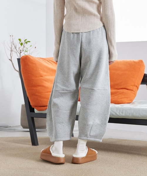 NIKE(ナイキ)の「ナイキ スポーツウェア フェニックス フリース ウィメンズ ルーズ ミッドライズ バレルパンツ / Nike Sportswear Phoenix Fleece Women's Loose Mid-Rise Barrel Pants IM7475-063 Dark Grey Heather(スウェットパンツ・レディース・グレー系その他・M/XL/L/XS/S)」の5枚目の写真