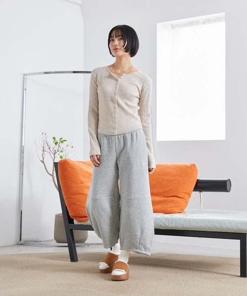 NIKE(ナイキ)の「ナイキ スポーツウェア フェニックス フリース ウィメンズ ルーズ ミッドライズ バレルパンツ / Nike Sportswear Phoenix Fleece Women's Loose Mid-Rise Barrel Pants IM7475-063 Dark Grey Heather(スウェットパンツ・レディース・グレー系その他・M/XL/L/XS/S)」の7枚目の写真