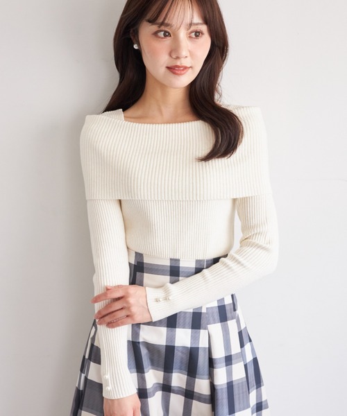 tocco closet(トッコ クローゼット)の「【ZOZO限定】袖口パールオフショルラメニットトップス(ニット/セーター・レディース・アイボリー/ブラック/ピンク/ピンクベージュ/シルバー・M)」の2枚目の写真