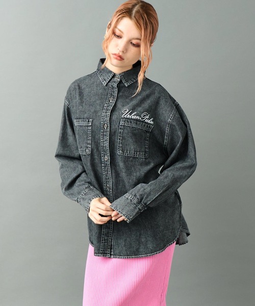 ANAP（アナップ）の「ケミカルウォッシュ 刺繍 オーバーサイズ デニム シャツ（シャツ/ブラウス・レディース・ブラック/ブルー・F）」の3枚目の写真