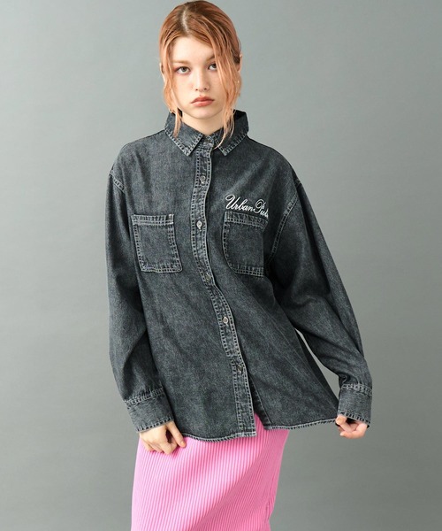 ANAP（アナップ）の「ケミカルウォッシュ 刺繍 オーバーサイズ デニム シャツ（シャツ/ブラウス・レディース・ブラック/ブルー・F）」の4枚目の写真