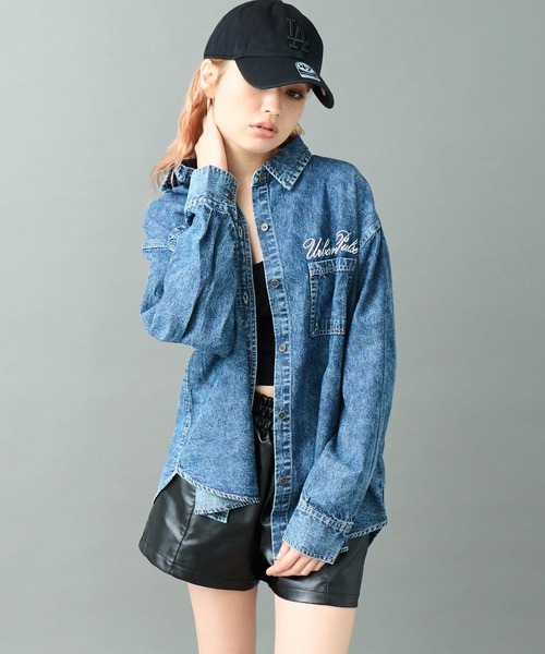 ANAP（アナップ）の「ケミカルウォッシュ 刺繍 オーバーサイズ デニム シャツ（シャツ/ブラウス・レディース・ブラック/ブルー・F）」の7枚目の写真