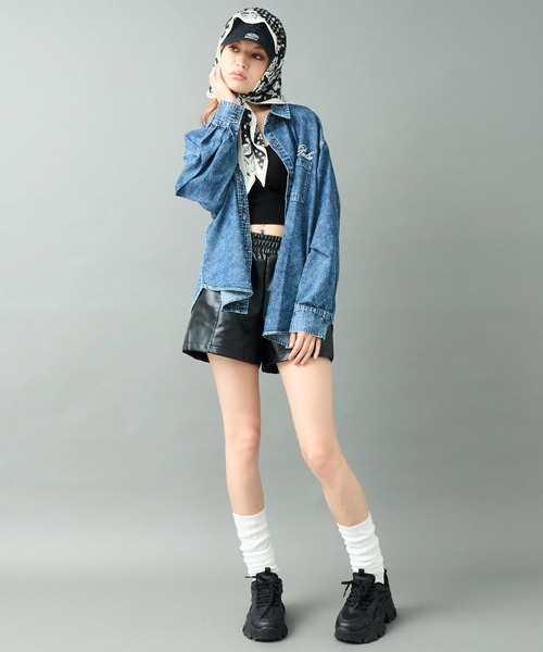 ANAP（アナップ）の「ケミカルウォッシュ 刺繍 オーバーサイズ デニム シャツ（シャツ/ブラウス・レディース・ブラック/ブルー・F）」の10枚目の写真