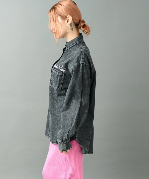 ANAP（アナップ）の「ケミカルウォッシュ 刺繍 オーバーサイズ デニム シャツ（シャツ/ブラウス・レディース・ブラック/ブルー・F）」の12枚目の写真