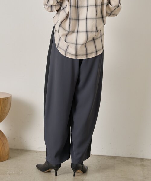 Jena espace merveilleux（ジェナ　エスパスメルヴェイユ）の「ビハイトロミカーブパンツ（その他パンツ・レディース・アイボリー/ブラック/カーキ・FREE）」の18枚目の写真