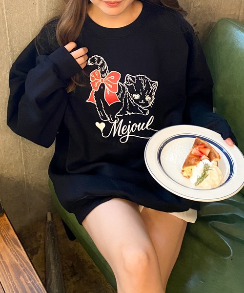 Mejoul(メジュール)の「【25年秋冬新作】【裏起毛】【ルームウェアにも!】ガーリーアソートグラフィックプリントビッグスウェット プルオーバーアニマル 猫 ワンポイント(スウェット・レディース・グレー系その他2/グレー系その他3/ピンク系その他2/ピンク系その他3/ブルー系その他/ピンク/ホワイト/レッド系その他/ホワイト系その他3/ホワイト系その他/レッド/ブラック系その他3/ホワイト系その他2/ブラック系その他/グレー/ブルー/ブラック系その他2/ピンク系その他/ブラック/グレー系その他・F)」の8枚目の写真