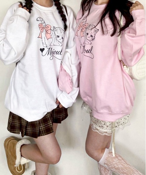 Mejoul(メジュール)の「【25年秋冬新作】【裏起毛】【ルームウェアにも!】ガーリーアソートグラフィックプリントビッグスウェット プルオーバーアニマル 猫 ワンポイント(スウェット・レディース・グレー系その他2/グレー系その他3/ピンク系その他2/ピンク系その他3/ブルー系その他/ピンク/ホワイト/レッド系その他/ホワイト系その他3/ホワイト系その他/レッド/ブラック系その他3/ホワイト系その他2/ブラック系その他/グレー/ブルー/ブラック系その他2/ピンク系その他/ブラック/グレー系その他・F)」の22枚目の写真