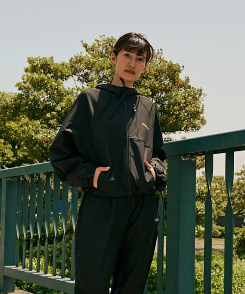 RVCA(ルーカ)の「RVCA レディース MINI RVCA TECH JACKET ジャケット 【2025年秋冬モデル】 @autumn/ルーカ撥水ジップアップブルゾン(ブルゾン・レディース・オフホワイト/ブラック・LARGE/MEDIUM/SMALL)」の1枚目の写真