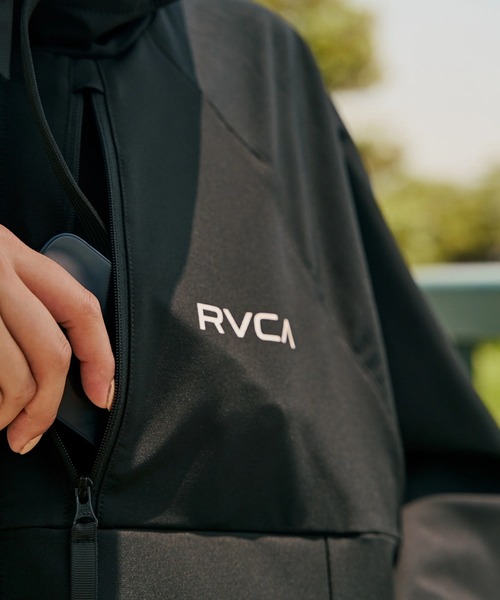 RVCA(ルーカ)の「RVCA レディース MINI RVCA TECH JACKET ジャケット 【2025年秋冬モデル】 @autumn/ルーカ撥水ジップアップブルゾン(ブルゾン・レディース・オフホワイト/ブラック・LARGE/MEDIUM/SMALL)」の7枚目の写真