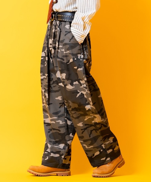 a.p.o.v.（エーピーオービー）の「a.p.o.v. カモフラコットン立体タックバルーンスーパーワイドパンツ（その他パンツ・メンズ・ブラック/カーキ・ONESIZE）」の3枚目の写真