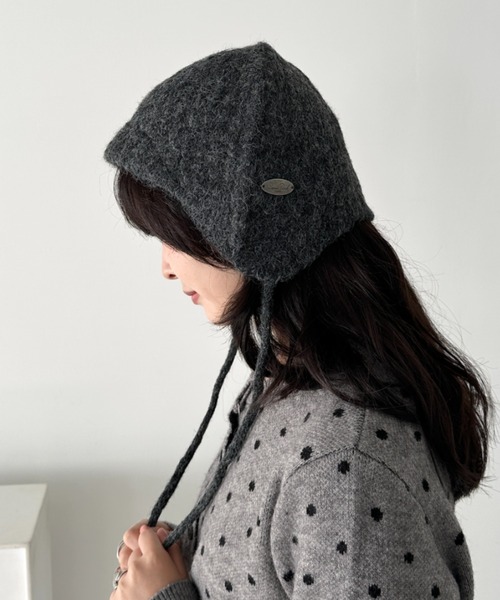 CLEA（クレア）の「プレート付きニットフライトキャップ（ニットキャップ/ビーニー・レディース・チャコールグレー/アイボリー/ブラック/ベージュ/ブラウン/レッド・FREE）」の3枚目の写真