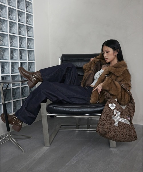 NIIER NOR（ニアノア）の「A'GEM/9 × .kom 『NIIER NOR/ニアノア』 CROSS STUD SHOULDER BAG/クロススタッズ ショルダー バッグ（ショルダーバッグ・レディース・グレー/レオパード・FREE）」の7枚目の写真