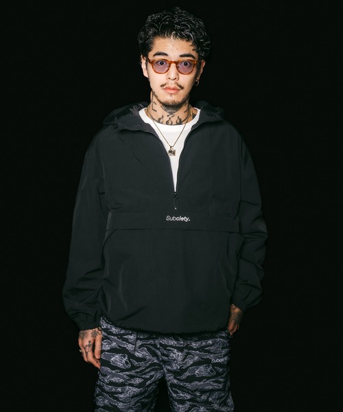 Subciety（サブサエティ）の「Anorak parka（ナイロンジャケット・メンズ・カモフラージュ/ブラック系その他/ブラック・MEDIUM/SMALL/X-LARGE/LARGE）」の2枚目の写真