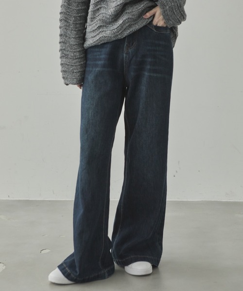 VIVID LADY(ビビッドレディー)の「裾フレアワイドデニムパンツ(デニムパンツ・レディース・ダークブルー・SMALL/MEDIUM)」の1枚目の写真