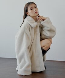 金釦ミディアム丈ファーコート