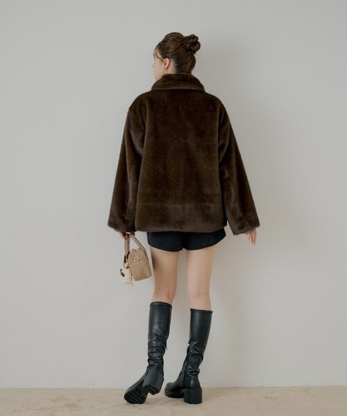 Chico（チコ）の「金釦ミディアム丈ファーコート（その他アウター・レディース・ベージュ/ブラウン/アイボリー・FREE）」の10枚目の写真