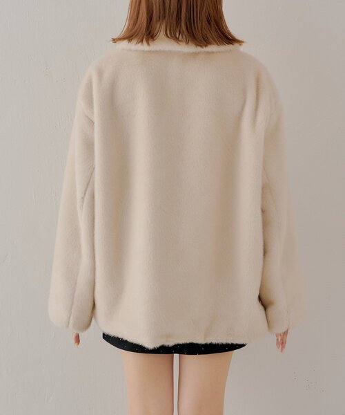 Chico（チコ）の「金釦ミディアム丈ファーコート（その他アウター・レディース・ベージュ/ブラウン/アイボリー・FREE）」の13枚目の写真