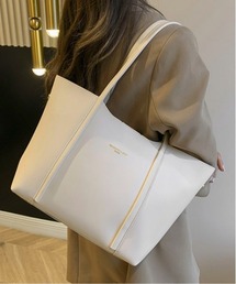 Maison Calme（メゾンカルム）の「セレモニー【A4サイズ対応】フェイクレザー ワンポイント トートバッグ　【大容量】（トートバッグ）」