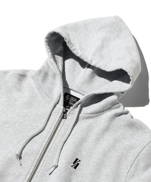Valley Apparel(バレーアパレル)の「ベーシックエンブレムジップパーカー スウェット(パーカー・メンズ・ヘザーグレー/ブラック・X-LARGE/MEDIUM/LARGE)」の4枚目の写真
