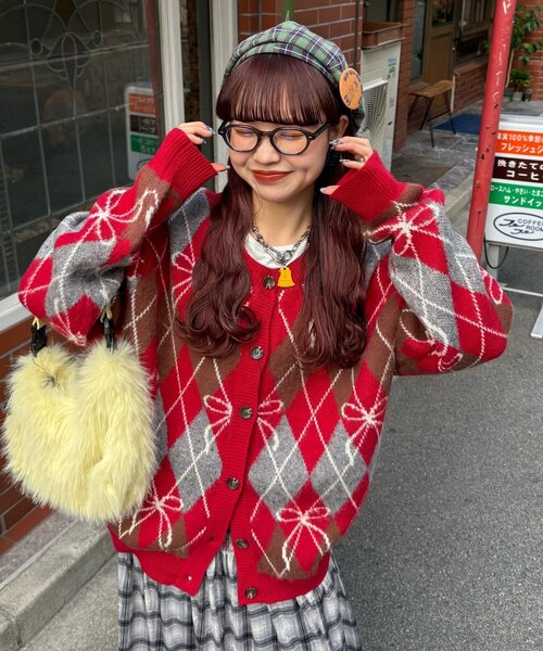 CIAOPANIC（チャオパニック）の「リボンアーガイルニットカーディガン（カーディガン/ボレロ・レディース・アイボリー/レッド/グリーン/ネイビー/オレンジ/マスタード・ONE SIZE）」の6枚目の写真