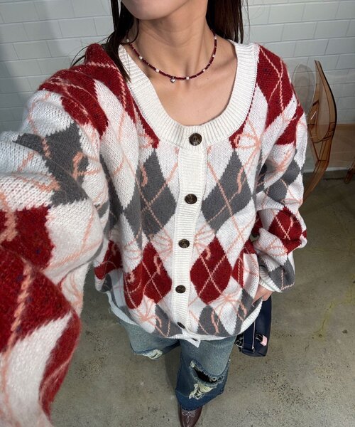 CIAOPANIC（チャオパニック）の「リボンアーガイルニットカーディガン（カーディガン/ボレロ・レディース・アイボリー/レッド/グリーン/ネイビー/オレンジ/マスタード・ONE SIZE）」の2枚目の写真