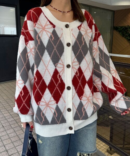 CIAOPANIC（チャオパニック）の「リボンアーガイルニットカーディガン（カーディガン/ボレロ・レディース・アイボリー/レッド/グリーン/ネイビー/オレンジ/マスタード・ONE SIZE）」の7枚目の写真