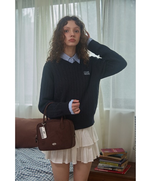 codegraphy(コードグラフィー)の「(Women) Small Square V-Neck Cable Knit CBEWWKL042(ニット/セーター・レディース・ネイビー/レッド/クリーム・SMALL/MEDIUM)」の1枚目の写真