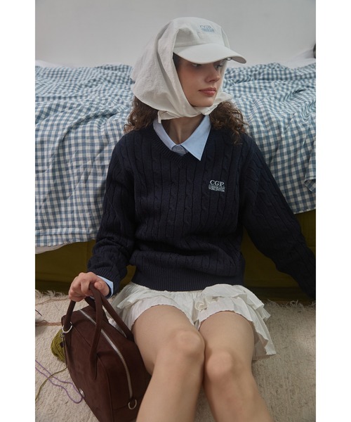 codegraphy(コードグラフィー)の「(Women) Small Square V-Neck Cable Knit CBEWWKL042(ニット/セーター・レディース・ネイビー/レッド/クリーム・SMALL/MEDIUM)」の20枚目の写真