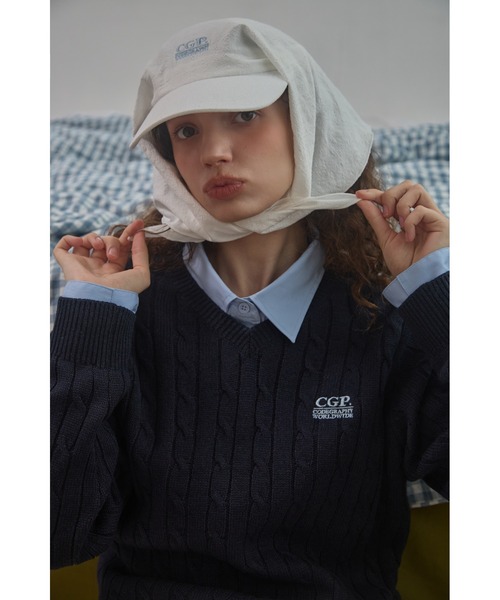 codegraphy(コードグラフィー)の「(Women) Small Square V-Neck Cable Knit CBEWWKL042(ニット/セーター・レディース・ネイビー/レッド/クリーム・SMALL/MEDIUM)」の7枚目の写真