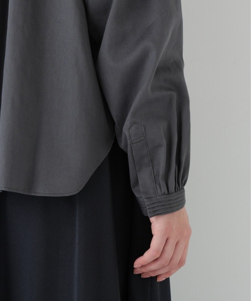 human woman（ヒューマンウーマン）の「◆ピンタックバンドカラーブラウス（シャツ/ブラウス・レディース・グレー系その他/ホワイト・MEDIUM）」の7枚目の写真