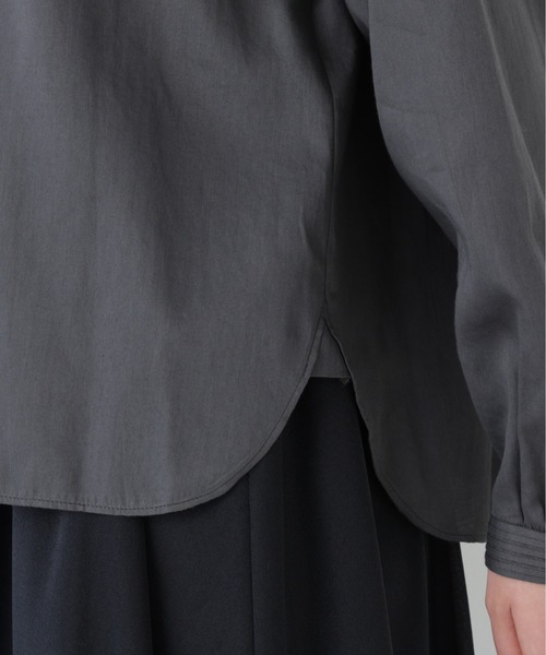 human woman（ヒューマンウーマン）の「◆ピンタックバンドカラーブラウス（シャツ/ブラウス・レディース・グレー系その他/ホワイト・MEDIUM）」の8枚目の写真