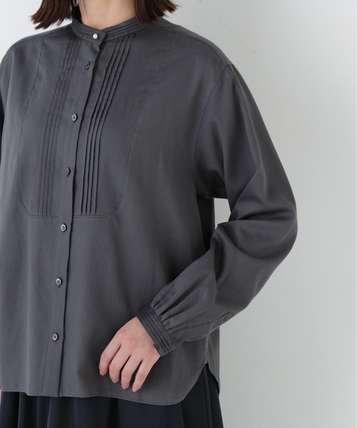 human woman（ヒューマンウーマン）の「◆ピンタックバンドカラーブラウス（シャツ/ブラウス・レディース・グレー系その他/ホワイト・MEDIUM）」の9枚目の写真