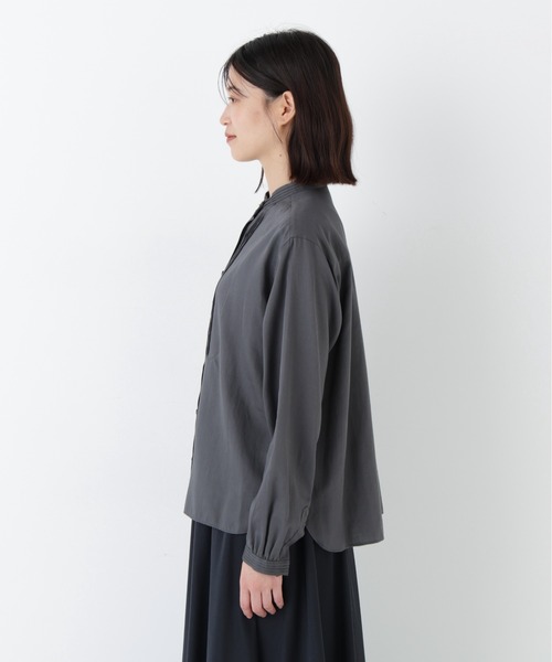 human woman（ヒューマンウーマン）の「◆ピンタックバンドカラーブラウス（シャツ/ブラウス・レディース・グレー系その他/ホワイト・MEDIUM）」の12枚目の写真