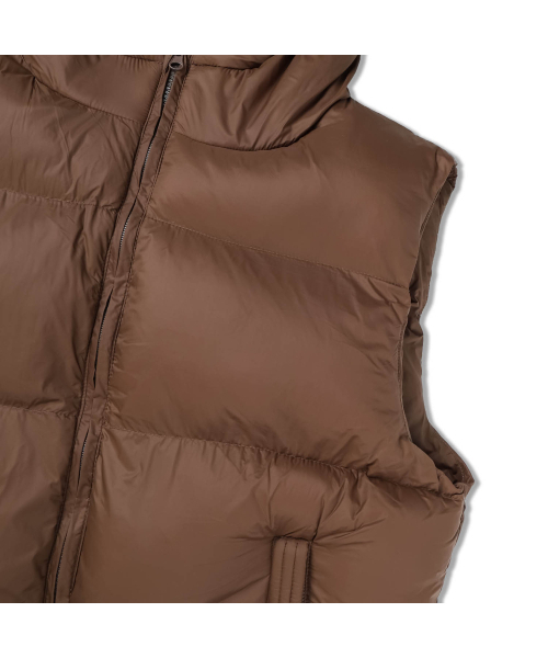 セール】エッセンシャルライトダウンベスト (ブラウン)（ダウンベスト