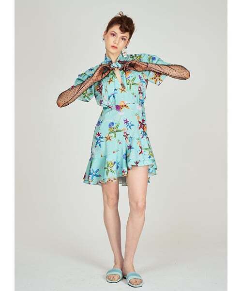 GREEDILOUS(グリディアス)の「オーシャンパールプリントシャーリングワンピース(ワンピース・レディース・その他・SMALL/MEDIUM/LARGE/X-SMALL)」の2枚目の写真
