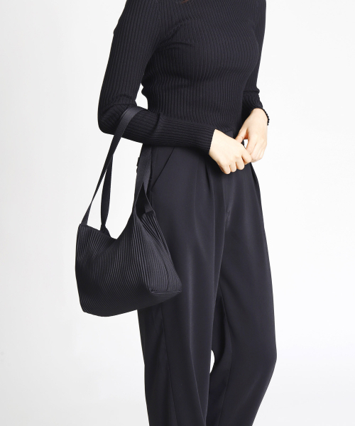 GREEN STUFF（グリーンスタッフ）の「boxy bag 61 short - pleats black（ショルダーバッグ・レディース・その他・FREE）」の4枚目の写真