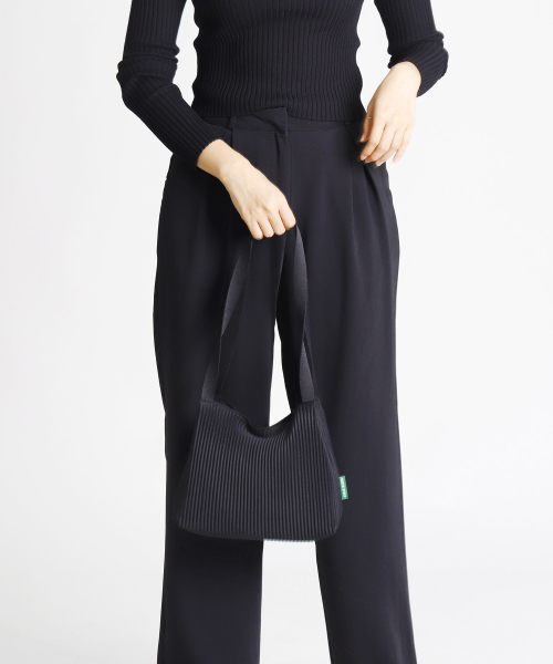 GREEN STUFF（グリーンスタッフ）の「boxy bag 61 short - pleats black（ショルダーバッグ・レディース・その他・FREE）」の5枚目の写真
