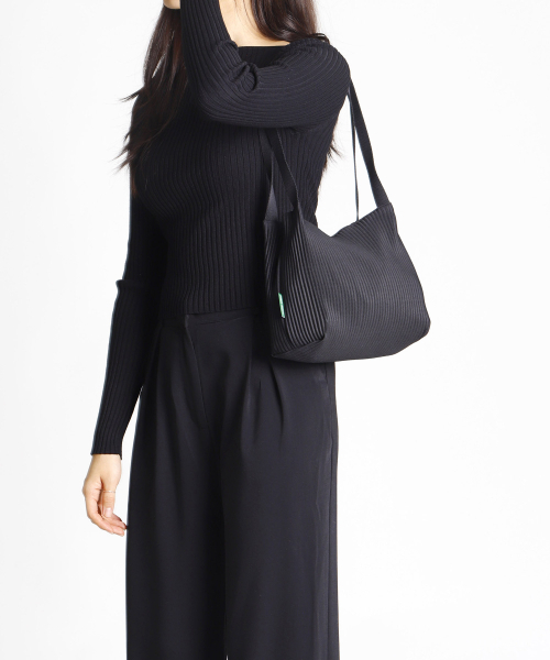 GREEN STUFF（グリーンスタッフ）の「boxy bag 61 short - pleats black（ショルダーバッグ・レディース・その他・FREE）」の6枚目の写真