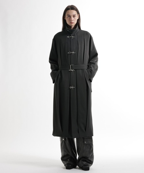 HARE（ハレ）の「ファイヤーマンバックルプリーツステンカラーコート(HARE)（ステンカラーコート・メンズ・レッド/ブラック/グレー・FREE）」の6枚目の写真