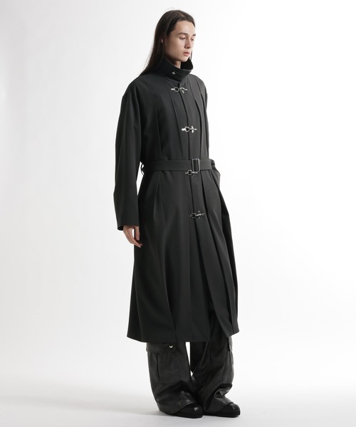 HARE（ハレ）の「ファイヤーマンバックルプリーツステンカラーコート(HARE)（ステンカラーコート・メンズ・レッド/ブラック/グレー・FREE）」の7枚目の写真