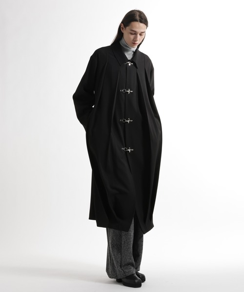 HARE（ハレ）の「ファイヤーマンバックルプリーツステンカラーコート(HARE)（ステンカラーコート・メンズ・レッド/ブラック/グレー・FREE）」の4枚目の写真