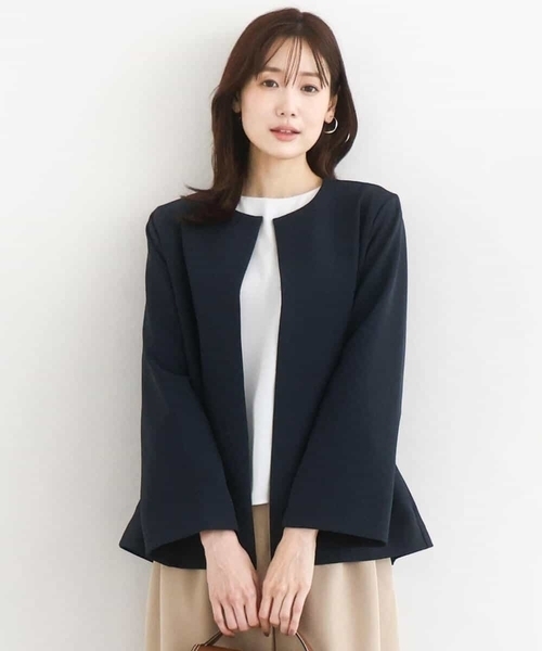 MK MICHEL KLEIN（エムケーミッシェルクラン）の「ダブルクロス テントラインノーカラージャケット/セットアップ対応/防シワ/ストレッチ/洗える（ノーカラージャケット・レディース・グレイッシュベージュ/ネイビー・38）」の10枚目の写真